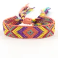 Handgewebtes Freundschaftsband im Ethno-Stil mit einem bunten Rautenmuster-Design - A#(35) Bunt Rosa Orange Lila Gelb Cyaan