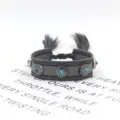 Handgefertigtes ethnisches Webarmband mit Vintage-Metallnieten, Türkisperlen und Quasten - Stil 10