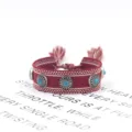 Vintage ethnisch geflochtenes burgunderrotes Armband mit Türkis-Nieten und Quasten - Stil 11