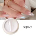 Detalle de polvo de aurora blanco luna con efecto de uñas perladas brillantes - Polvo de hadas sólido DSJG-01