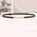 Cintura sottile in pelle da donna con fibbia dorata elegante e dettagli di perle. - Caffè