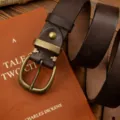 Cintura da uomo in vera pelle marrone stile vintage con fibbia ad ardiglione in ottone. - Caffè / 105cm