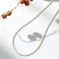 Elegante collar de perlas de agua dulce blancas con cuentas redondas de estilo minimalista - Estilo Principal