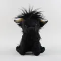 Detailansicht eines flauschigen schwarzen Hochlandrinder-Plüschtiers mit realistischem Fell - 25cm / Schwarz