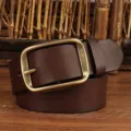 Cintura in pelle marrone con fibbia ad ardiglione dorata per jeans e uso quotidiano. - 105cm / Caffè