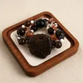 Handgefertigtes Armband aus Obsidian und Rauchquarz mit geschnitztem Fuchshänger - Schwarzer Obsidian Neunschwänziger Fuchs Stil (Kuan Yi)