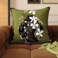 Detail view of retro green throw pillow featuring elegant black vase and white floral botanical print. - 35x35 cm (Without Insert) / SBZA050401