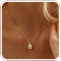 Elegante Vintage Halskette mit künstlichem Perlenanhänger in Goldoptik für Damenmode - Einzelne Wassertropfenperle (Stil 2)