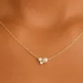 Elegantes goldfarbenes Halsband mit einem filigranen Perlen- und Kristallanhänger - Einfacher Strass Perlenanhänger (Stil 7)