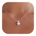 Elegante silberfarbene Kupferkette mit einem weißen Kunstperlenanhänger für Damen - Einzelner Zirkonia-Akzent (Stil 4) / Stahlfarben
