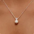 Elegante Halskette mit künstlicher Perle und funkelndem Kristall an feiner Silberfarbenkette - Stil 1