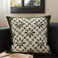 Vintage Maillard style decorative throw pillow cover with elegant retro pattern and pearls. - 35x35 cm (Without Insert) / Green Clover