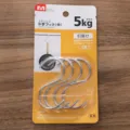 Detailansicht von 4-teiligen Edelstahl-S-Haken in Original-Einzelhandelsverpackung - M / 4er-Set