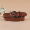 Vista dettagliata della cintura in pelle marrone da donna con fibbia ad ardiglione, ideale per abiti. - 100cm / Marrone