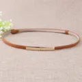 Ceinture fine marron pour femme avec boucle dorée élégante pour robes et tenues - Chameau