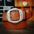Cintura da uomo in vera pelle vintage con fibbia in metallo inciso per jeans e pantaloni. - 105cm / Kaki