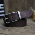 Dettaglio cintura in vera pelle fatta a mano con pelle vintage e fibbia in metallo. - 105cm / Caffè