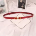 Roter schmaler Damen Ledergürtel mit goldener Metallschnalle minimalistischer Taillengürtel - Rot