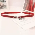 Cinturon fino de cuero rojo para mujer elegante cadena de cintura para abrigo vestido minimo - Rojo con hebilla plateada
