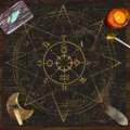 Detalle de mantel de tarot rueda mística negra, estera mágica de noche estrellada ritual. - 60x60 cm (paño de cobertura pequeño) / XZB09