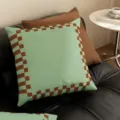 Coussin décoratif esthétique moderne avec bordure à carreaux verts pour le canapé et la chambre. - SBZA041806