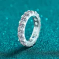 Elegante anello eternity in argento S925 con moissanite e castone completo di pietre - n.9 / Stile Eternity con Intarsio in Moissanite / 2,2 Carati (3 mm singolo)