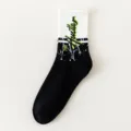 Zwarte en witte halflange sokken met groene grafische tekst, comfortabele katoenmix stijl. - Loose socks één maat (maten 37-44) / Zwart