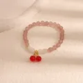 Elegante bracciale di perle in cristallo fragola con pendente a ciliegia rossa vivace - Ciliegia