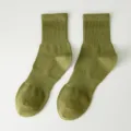Herren grüne Wadenlange Sportsocken, atmungsaktive Freizeitsocken für Alltag und Fitness. - Einheitsgröße (Größe 36-44) einzeln verpackt / Armeegrün