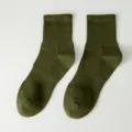 Grüne Herren Crew Socken, atmungsaktive Baumwoll Sportsocken für Laufen, Fitness und Alltag. - Einheitsgröße (Größe 36-44) einzeln verpackt / Dunkelgrün