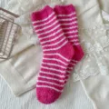 Calzini morbidi e peluche rigati rosa bianco caldi invernali accoglienti da donna - Taglia unica (36-42) versione aggiornata, non perde peli / Stile 3