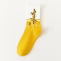 Stijlvolle middelhoge sokken voor dames en heren, met een trendy geel-wit design en streetwear look. - Loose socks één maat (maten 37-44) / Goud