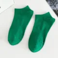 Solid green women low cut ankle socks with anti slip grips, comfortable casual short boat socks. - Women's One Size (Individual Tag, EU 36-41) / Dark Green