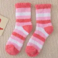 Accoglienti calze soffici a righe rosa e bianche da donna, calde calze invernali per la casa. - Taglia unica / strisce rosa e bianche