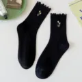 Calze nere da donna con polsini volant e delicato ricamo floreale giallo per tutti i giorni - Taglia unica (misura 36-42) / Nero (ricamato)
