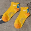 Calzini corti da uomo gialli in cotone calzini sportivi con righe blu e stampa casual. - Taglia unica / Giallo