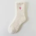 Chaussettes de sommeil moelleuses en corail blanc crème avec motif cœur rose variant - Taille unique (taille 36-42) non pelucheux / Crème avec cœur rose