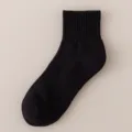 Zwarte geribbelde korte sok met dikke badstofzool, comfortabele katoenmix voor sport in de herfst. - One size (maat 37-44) / Halflange Kous Zwart
