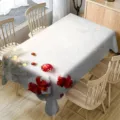 Detalle de mantel navideño rectangular con ramas de pino y motivos de regalos festivos. - Estilo 10