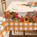 Vue rapprochée détaillée de la nappe de récolte d'automne avec des citrouilles et des feuilles. - 70x40cm / 12