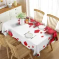Tovaglia rettangolare impermeabile con petali di rose rosse e cuori per la decorazione. - Rosa Rossa e Cuore