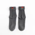 Gemütliche dunkelgraue Damen Baumwoll Socken mit niedlichem Regenbogen Herz. - Einheitsgröße / Dunkelgrau