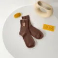 Calzini a costine marroni da donna in cotone con grazioso ricamo di orsetto, stile casual. - Taglia unica / Caffè