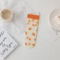 Chaussettes transparentes pour femmes en soie de verre avec de jolies fleurs orange. - Taille unique / Orange Fleuri
