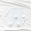 Einfarbige weiße Damen Wadenstrümpfe, minimalistische Freizeitsocken aus Baumwolle für den Alltag. - Einheitsgröße / Weiß
