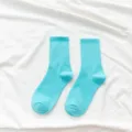 Bonbonblaue gerippte Mittelsocken, weiche bequeme Alltagskleidung, einfarbige Damenmode. - Einheitsgröße / Himmelblau