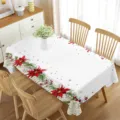 Vista dettagliata della tovaglia natalizia con fiori di poinsettia rossa per la sala da pranzo. - Stile 7