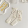 Chaussettes mi-hautes blanches style JK avec volants et jacquard nœud rose mignon style Lolita. - Taille unique / Trois nœuds verticaux / Blanc