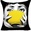 Fodera per cuscino decorativa vintage con stampa di volto surreale nero e giallo chic. - Stile 13