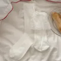 Chaussettes hautes blanches en dentelle Lolita nœud papillon ruban doux chaussettes. - Taille unique / Blanc